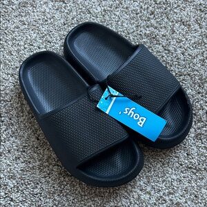 NWT Unisex Kids Black Slide Sandals, Size 13/1